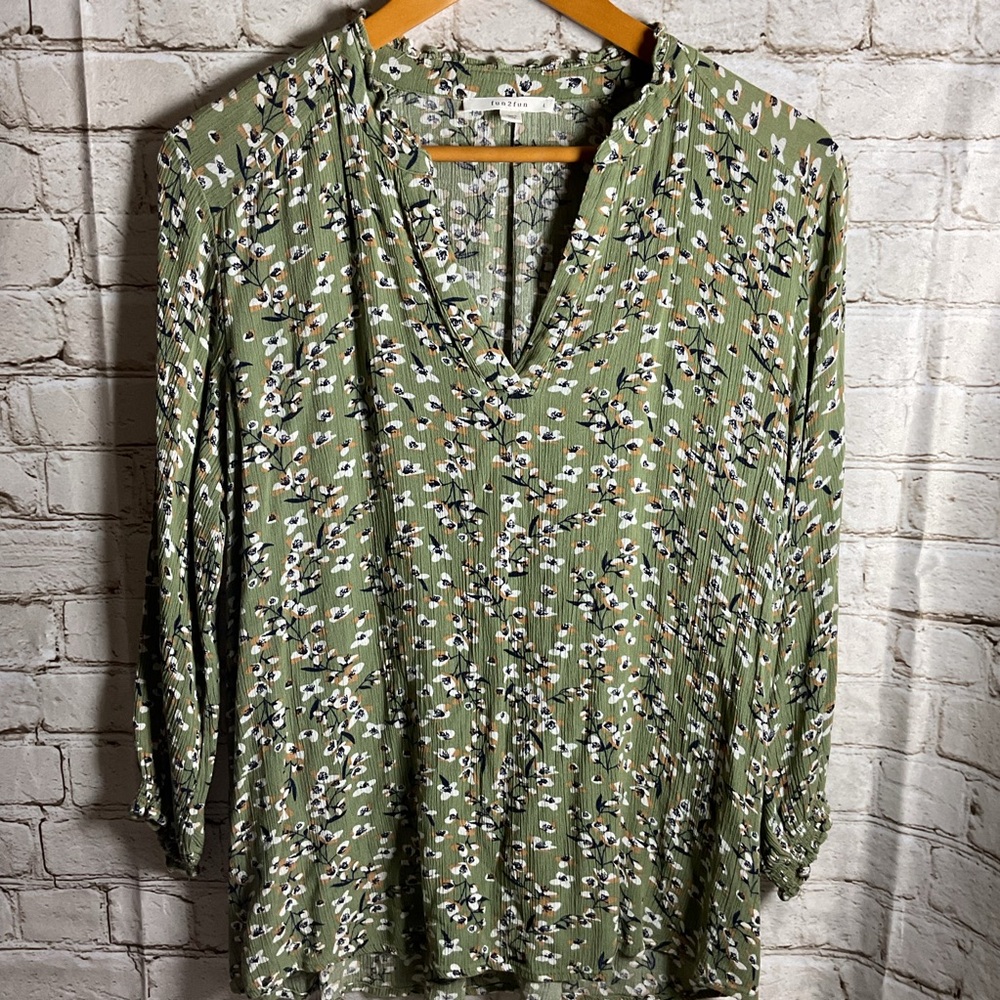 Fun2Fun Green Floral Tunic Top Sz L Cottagecore Bloomcore Lightweight